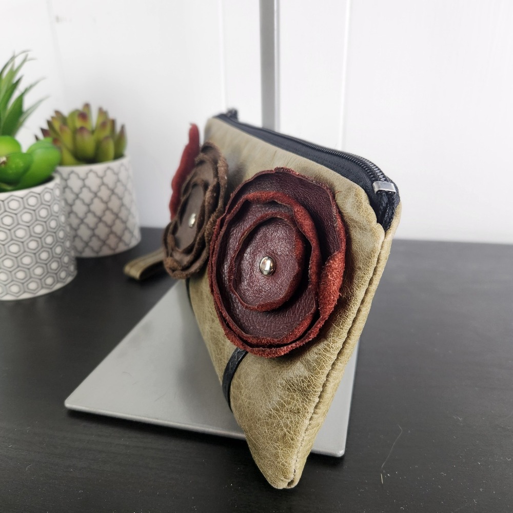 Sakura‎ Urban Floral Olive Distressed Clutch Pouch - Picture 2 of 9